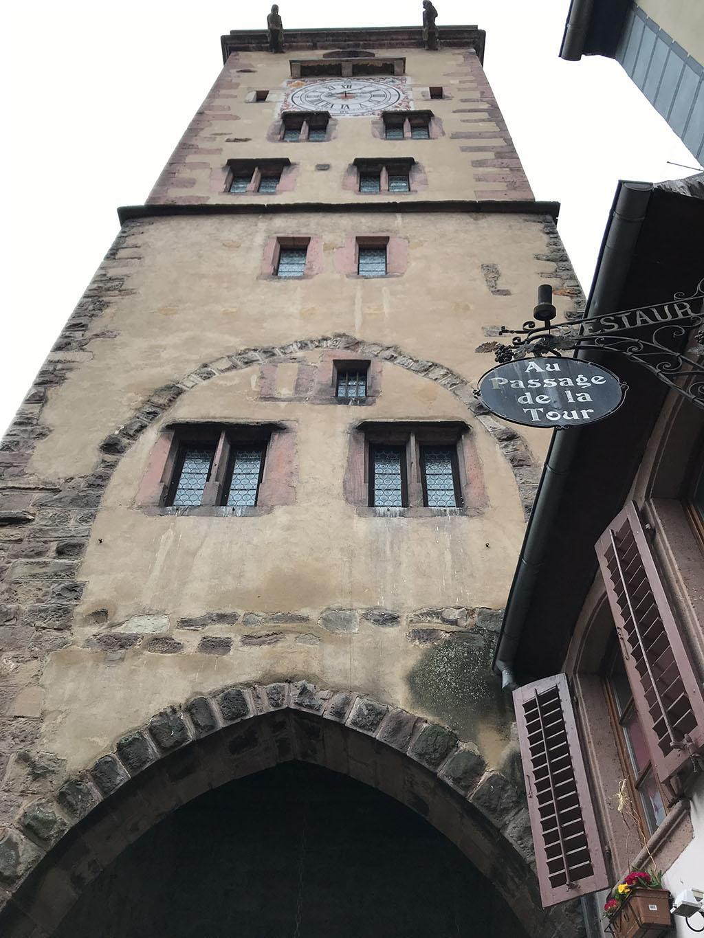 リボヴィレ村の門塔